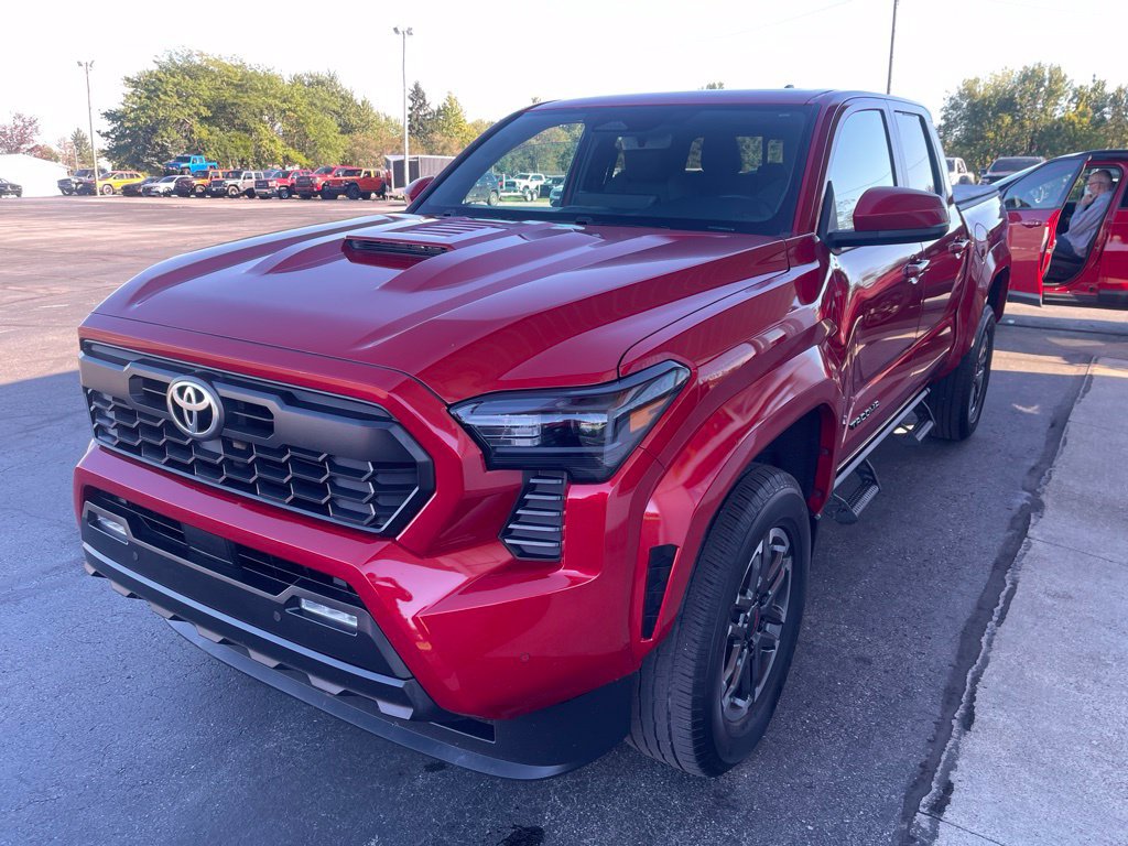 Used 2024 Toyota Tacoma TRD Sport w/ TRD Sport Upgrade Package AWD/4WD image 6