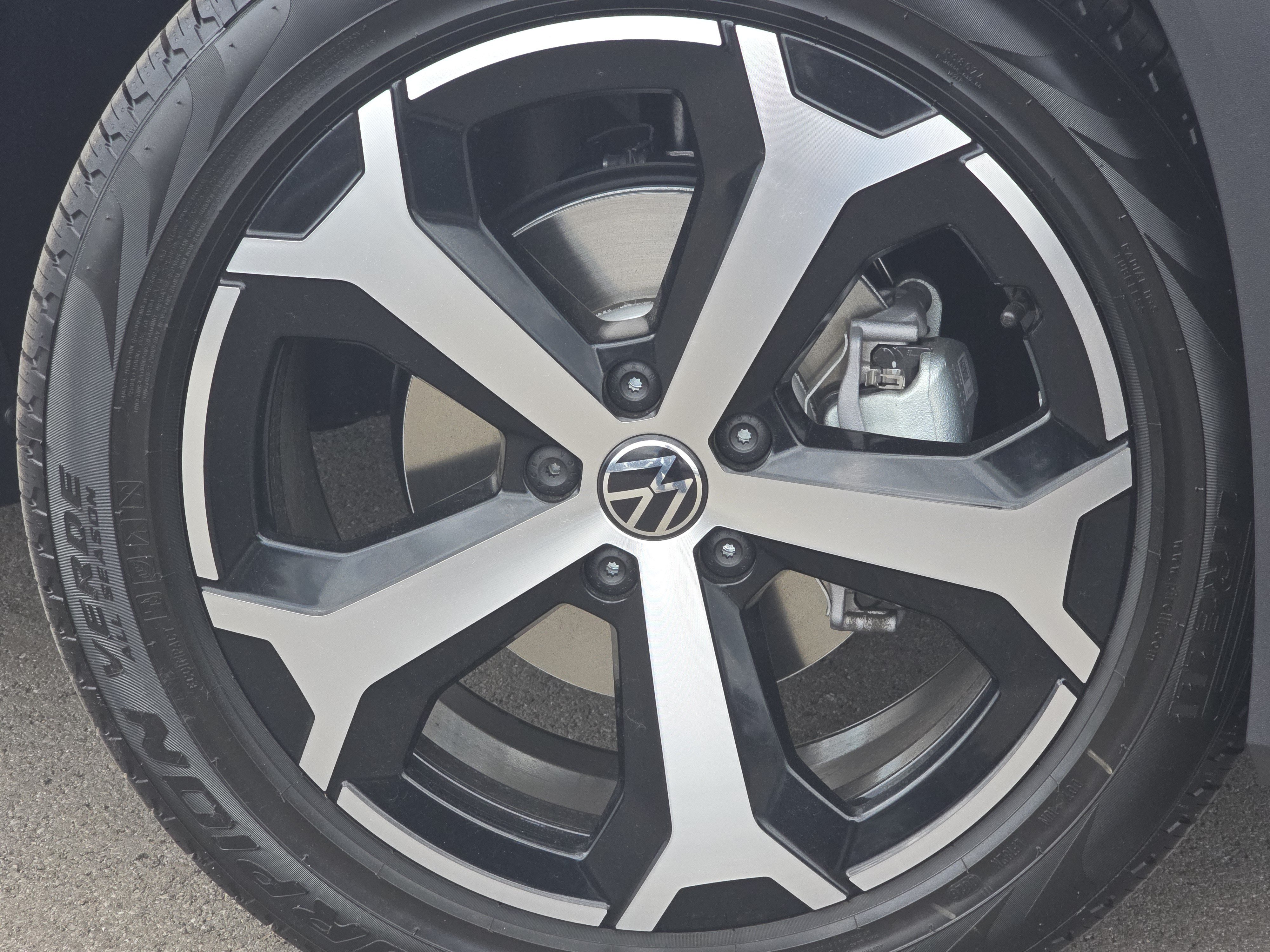 New 2026 Volkswagen Tiguan SE FWD image 13