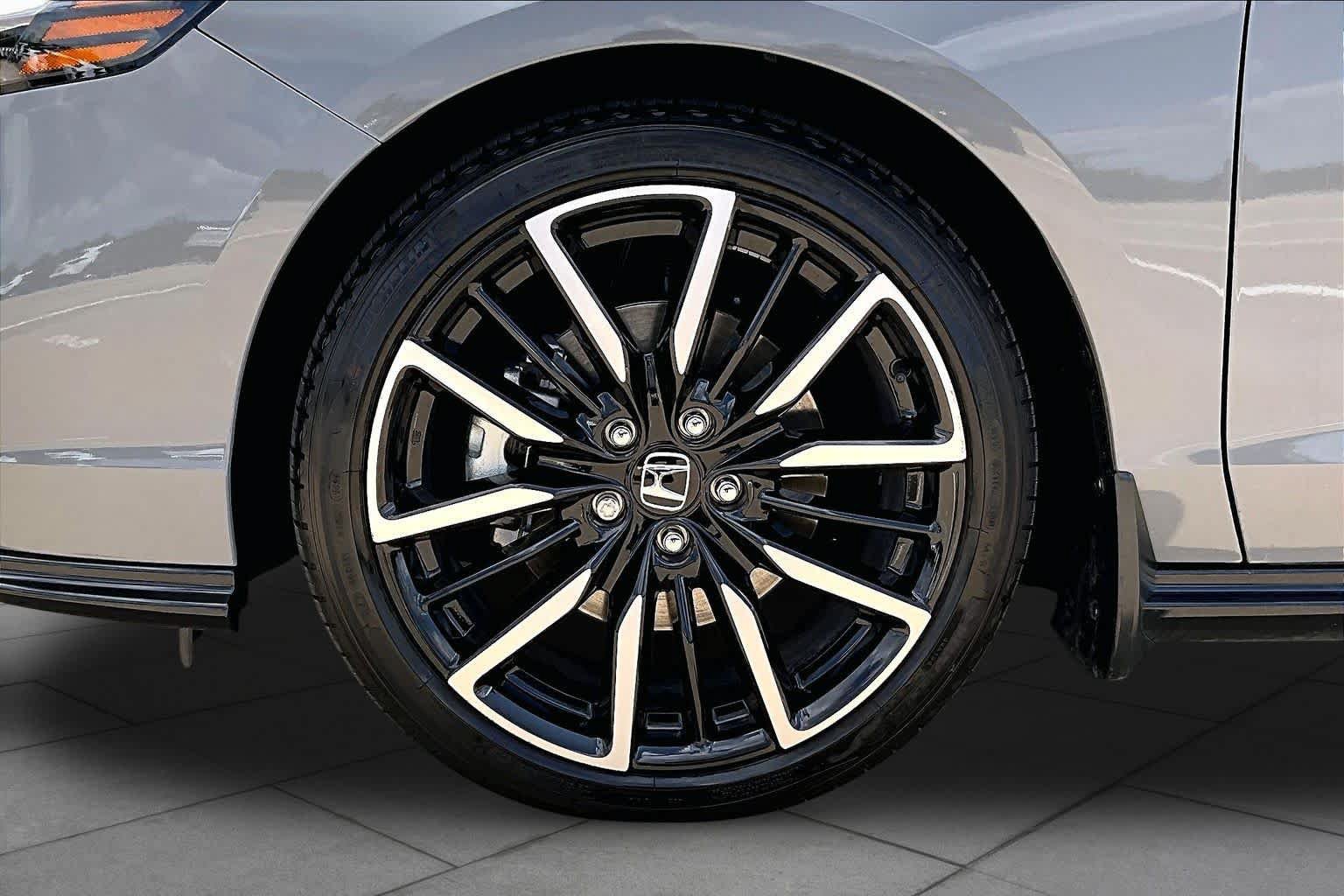 Used 2025 Honda Accord Touring image 11