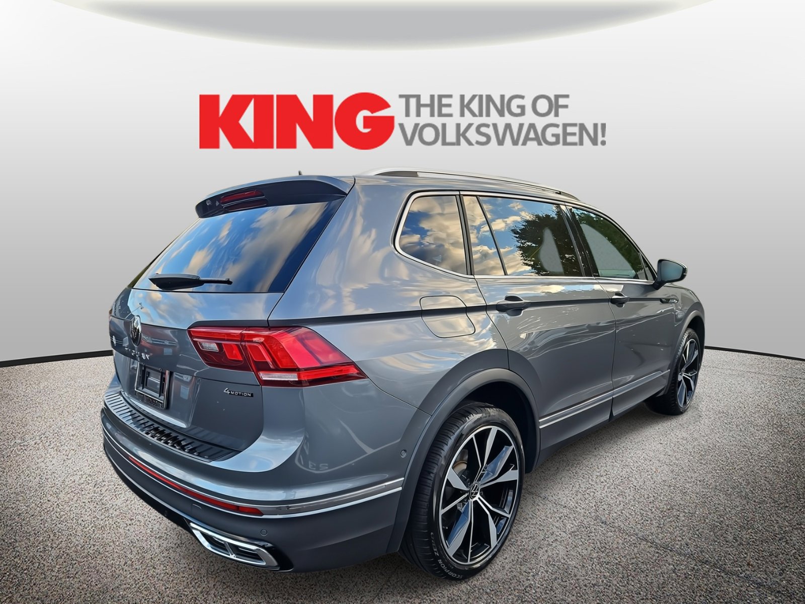 Certified 2023 Volkswagen Tiguan SEL R-Line image 3