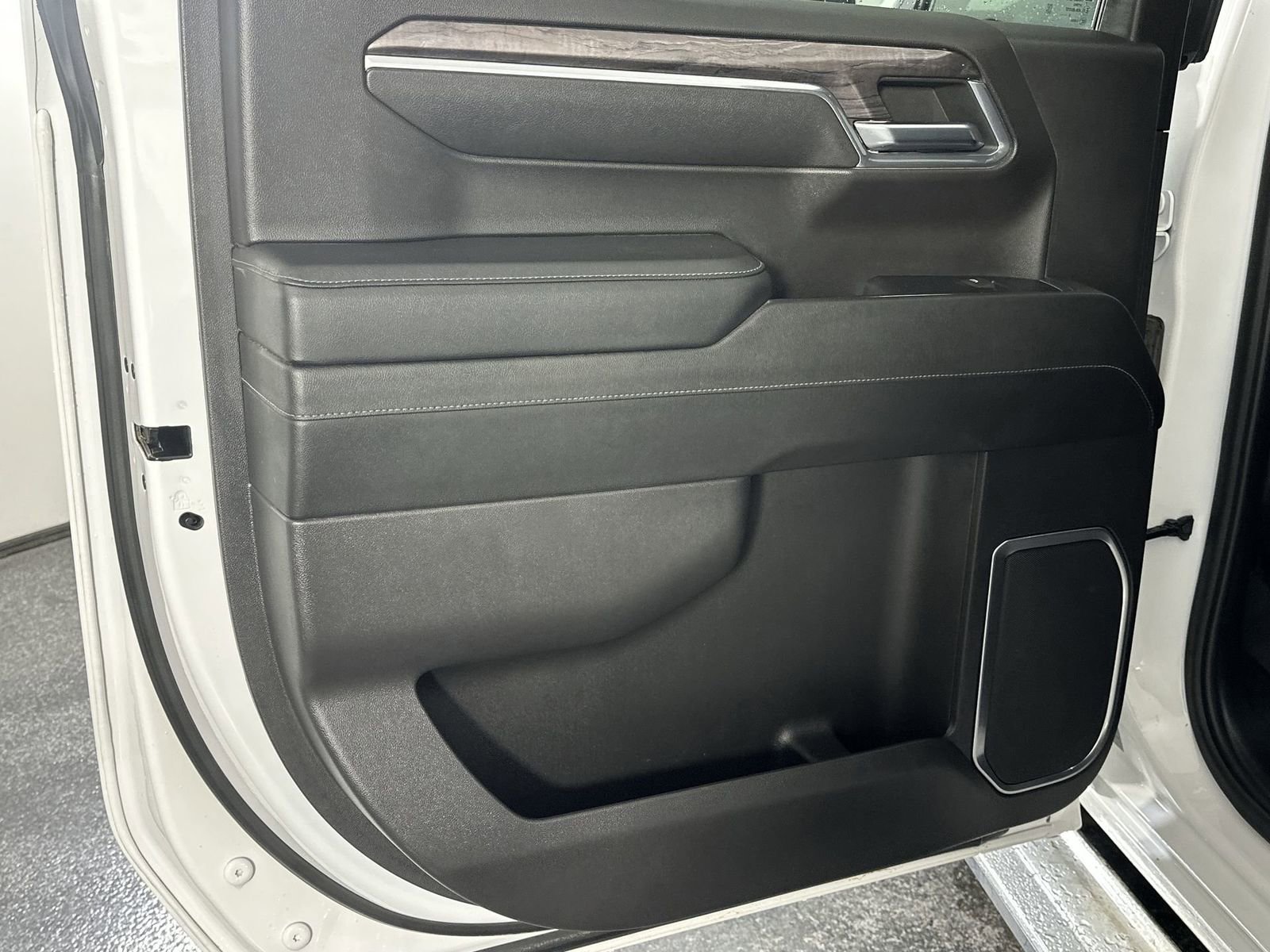 Used 2024 Chevrolet Silverado 1500 LTZ image 32