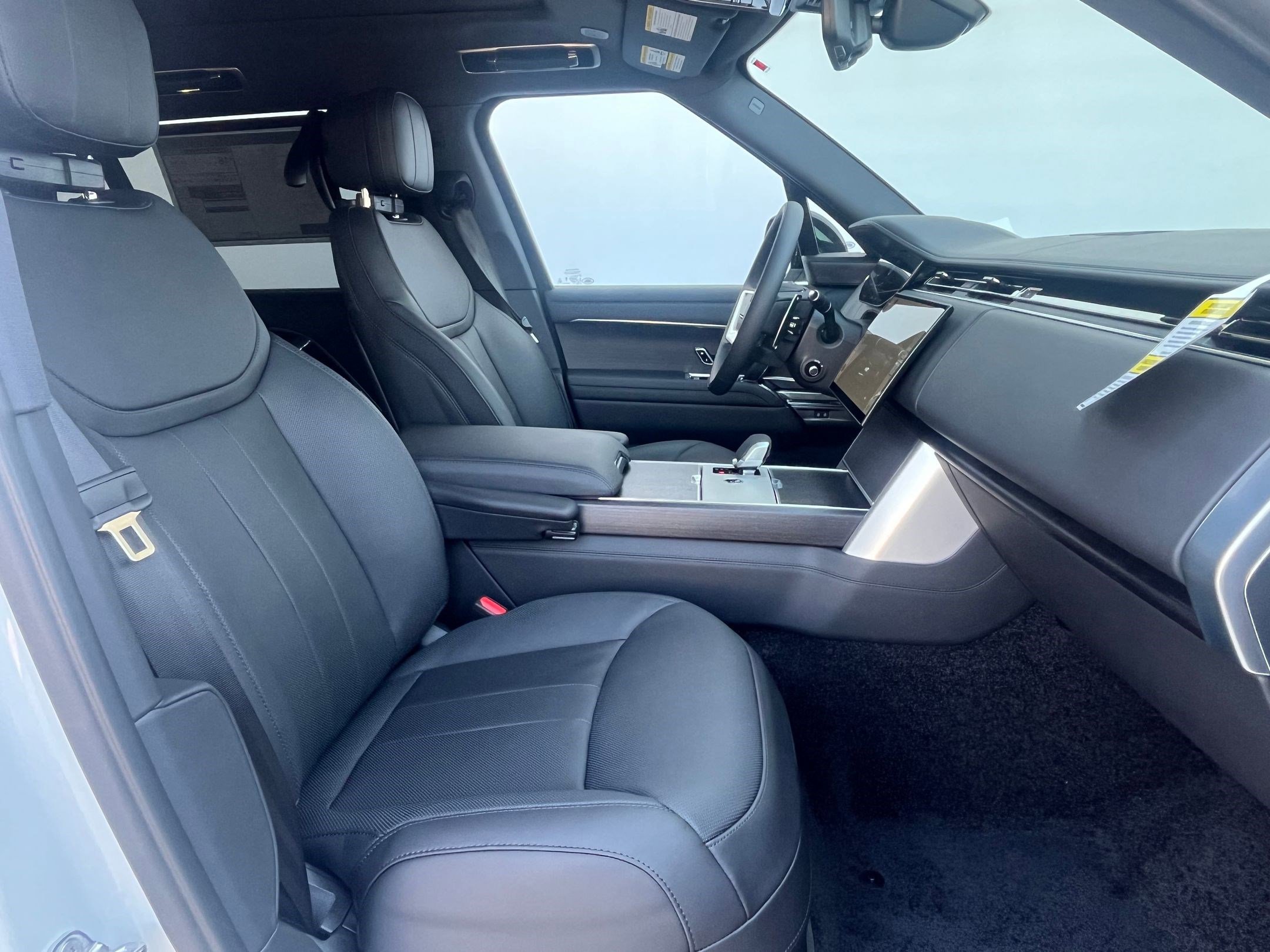 New 2025 Land Rover Range Rover Long Wheelbase SE image 23