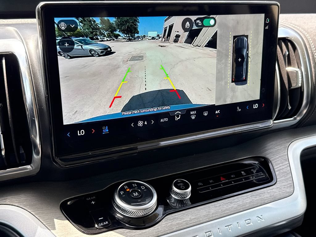 Used 2025 Ford Expedition Platinum AWD/4WD image 27