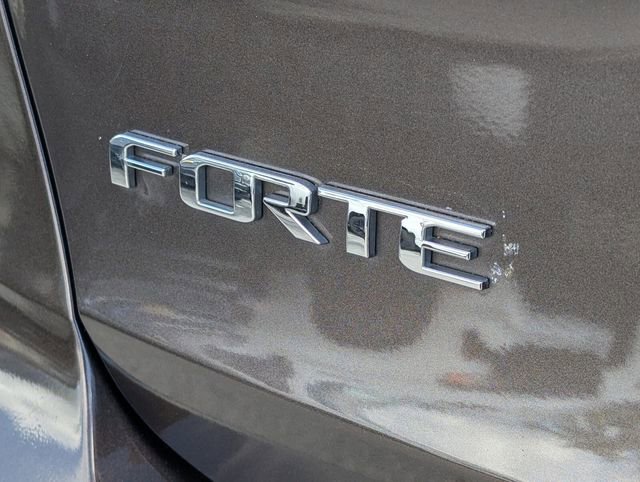 Used 2018 Kia Forte LX image 11