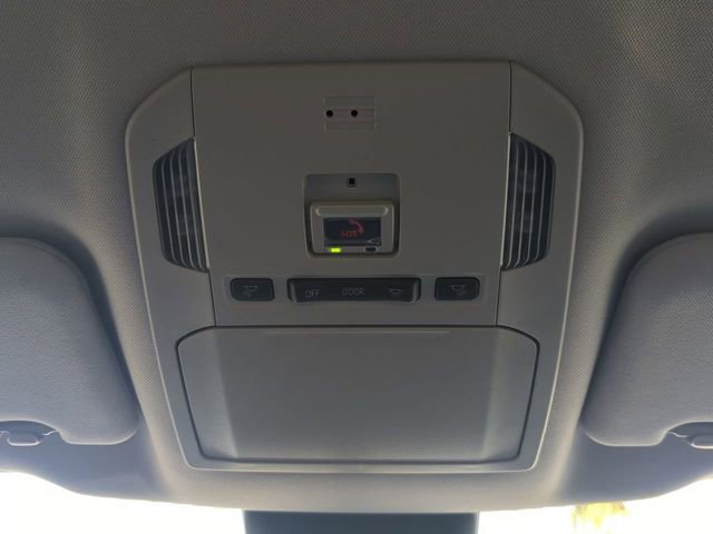 Used 2021 Toyota Highlander L image 24