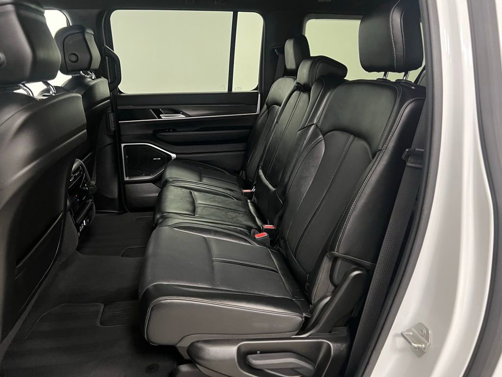 Used 2024 Jeep Wagoneer L Series II w/ Premium Group I image 54