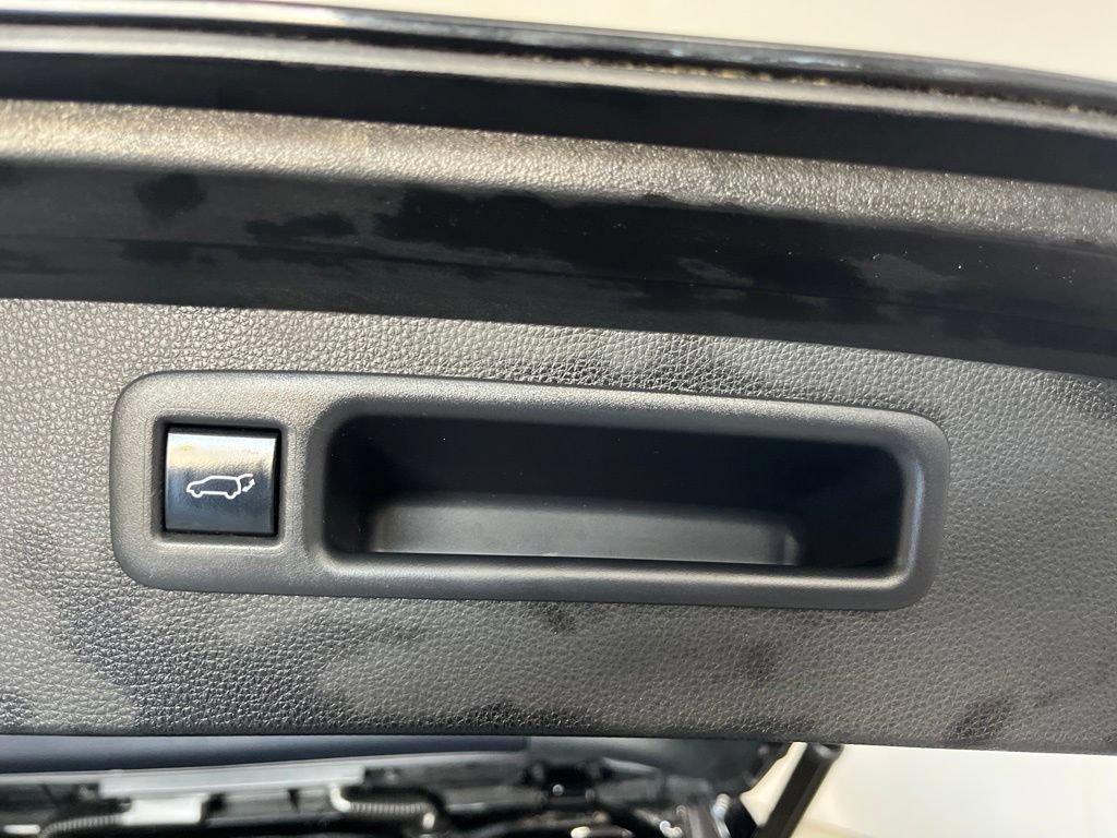 Used 2021 Toyota Highlander XSE AWD/4WD image 14