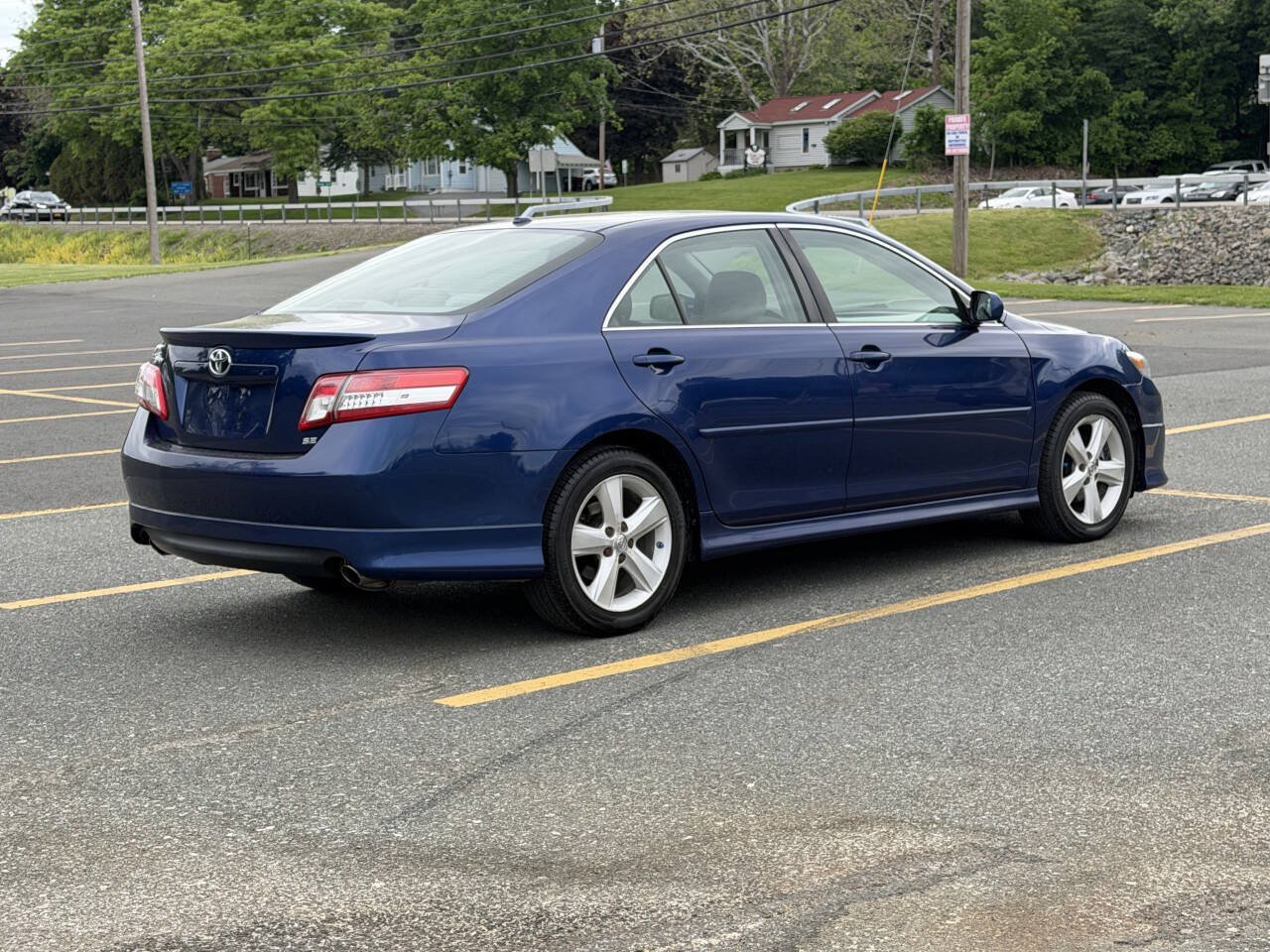 Used 2010 Toyota Camry SE FWD image 9
