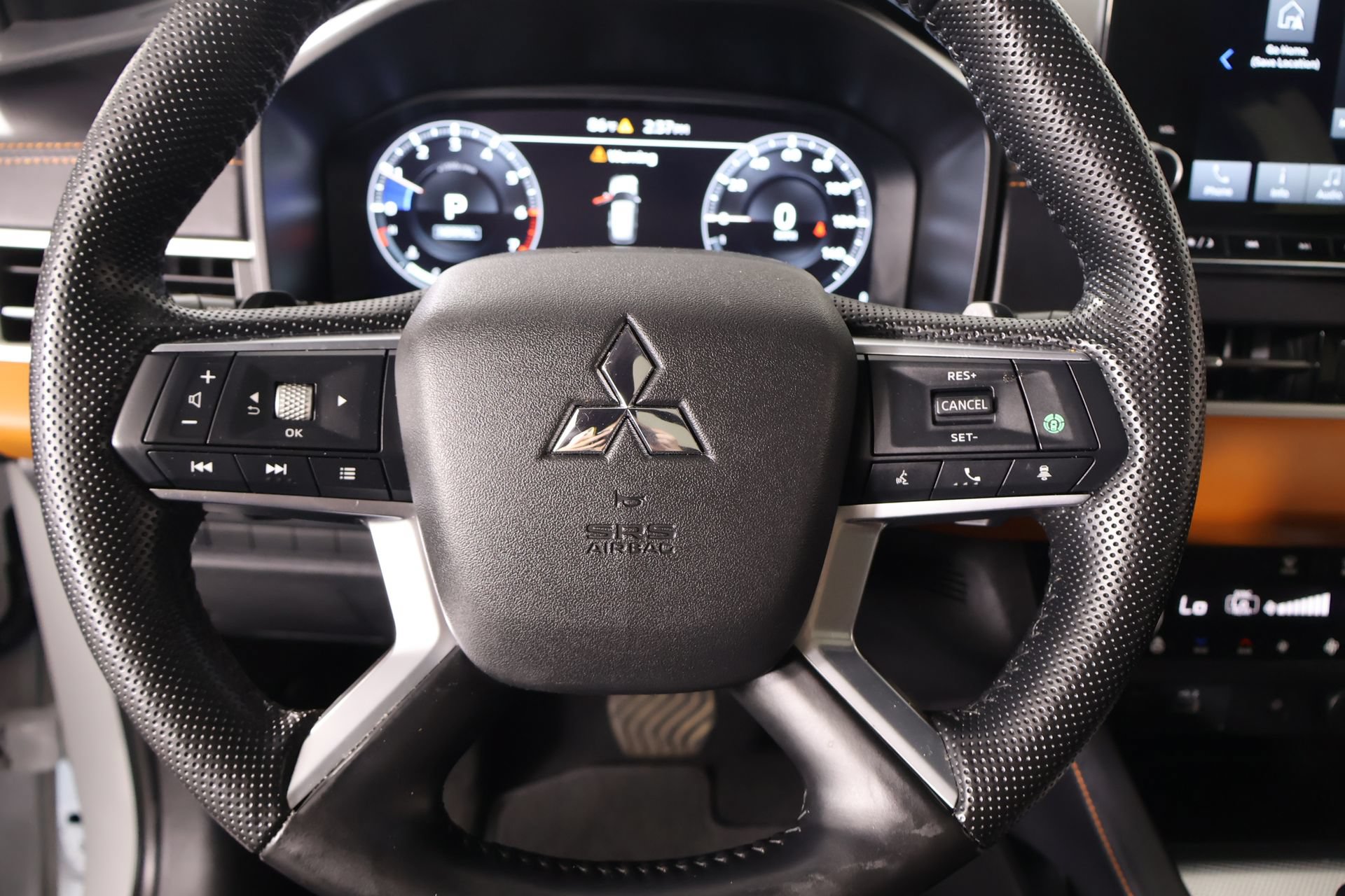 Used 2024 Mitsubishi Outlander SEL AWD/4WD image 3