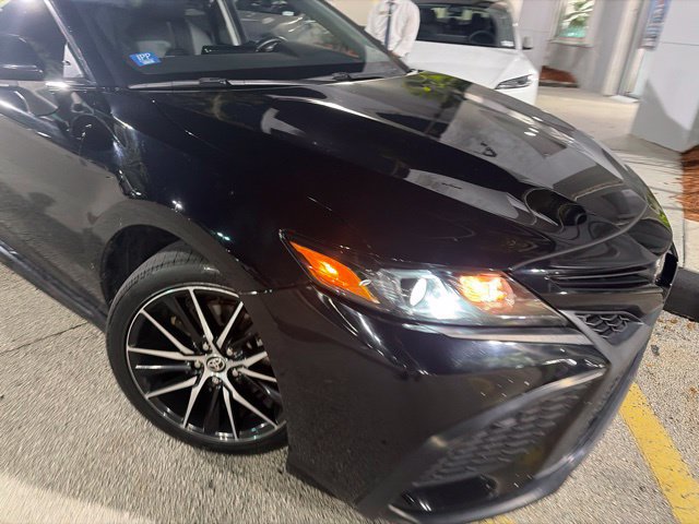 Used 2023 Toyota Camry SE FWD image 5