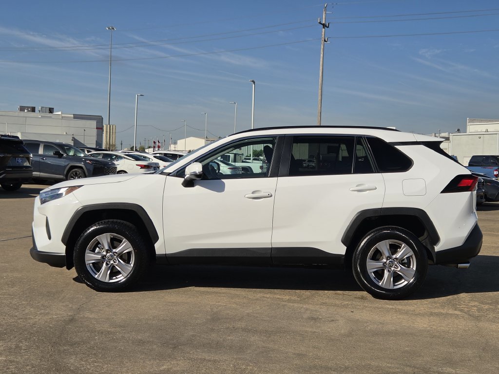 Used 2025 Toyota RAV4 XLE FWD image 6