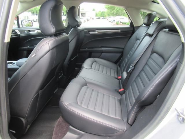 Used 2017 Ford Fusion SE w/ Fusion SE Technology Package FWD image 30