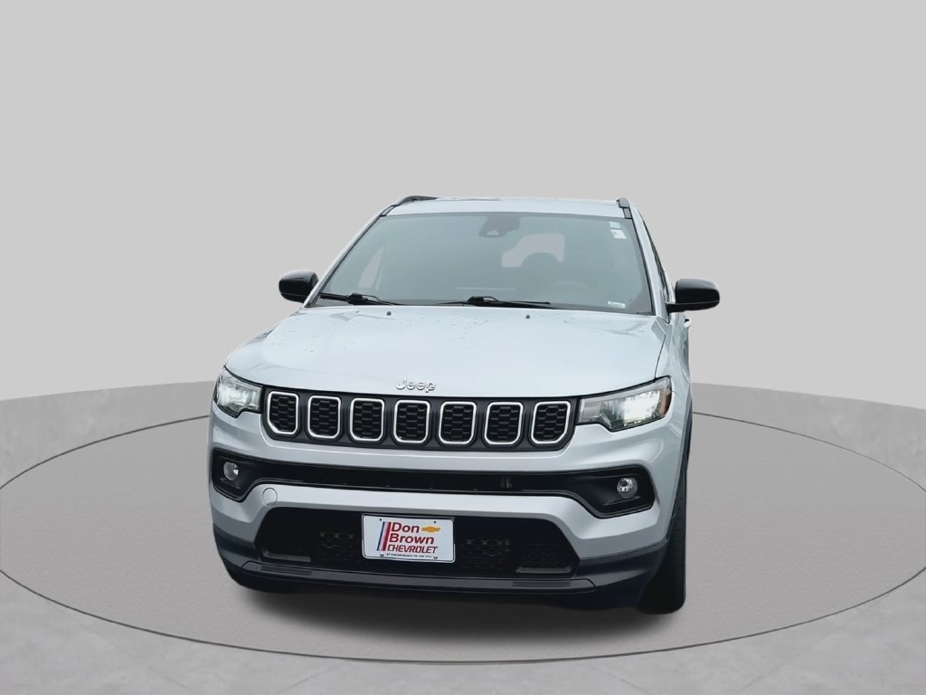 Used 2024 Jeep Compass Latitude AWD/4WD image 3