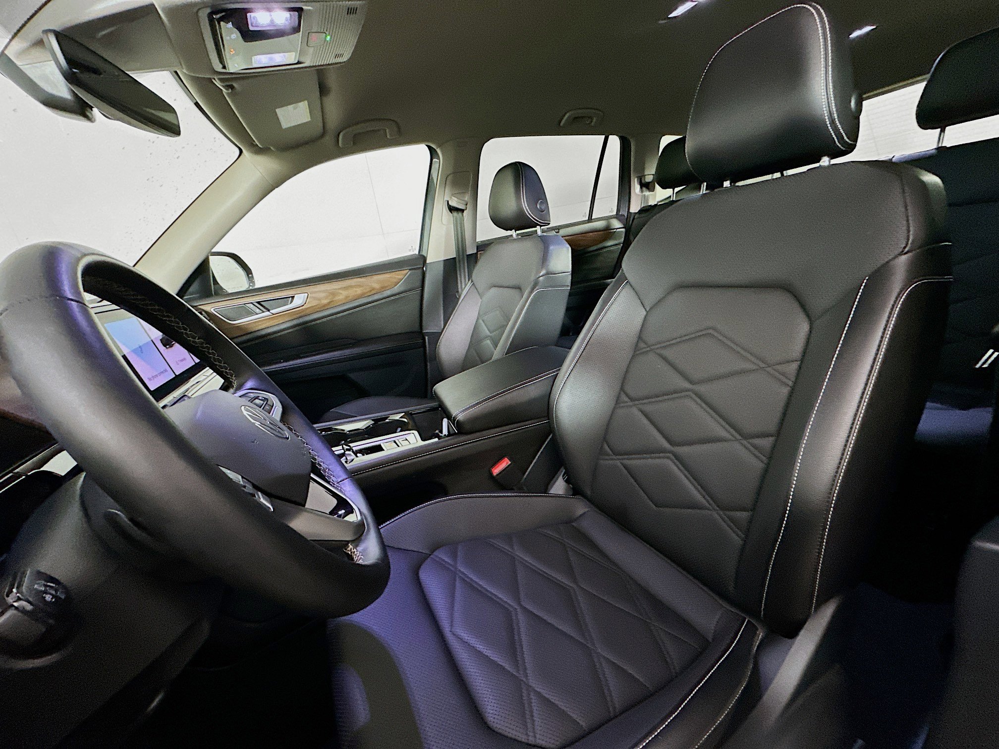 Used 2025 Volkswagen Atlas SE image 13