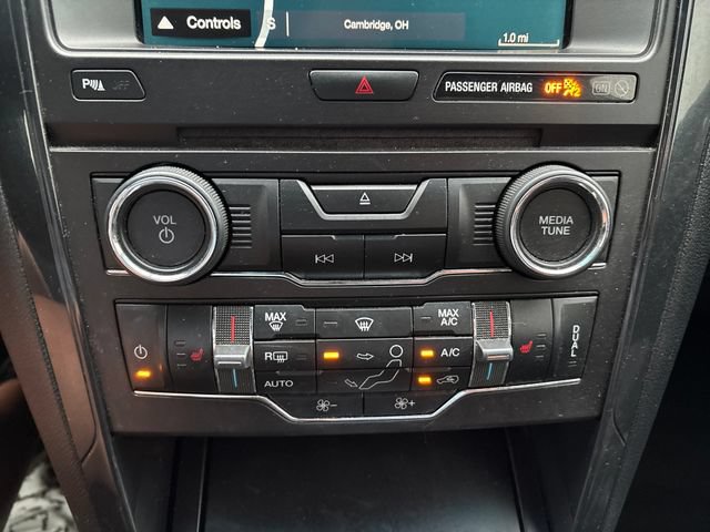 Used 2018 Ford Explorer XLT w/ Equipment Group 202A AWD/4WD image 16