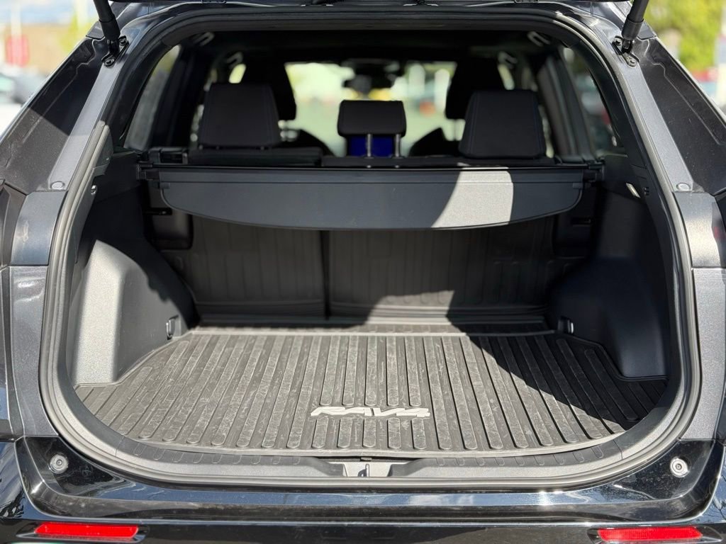 Certified 2025 Toyota RAV4 SE w/ Convenience Package AWD/4WD image 11