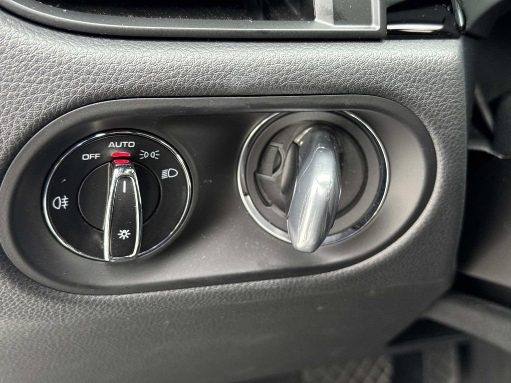 Certified 2025 Porsche Macan image 23