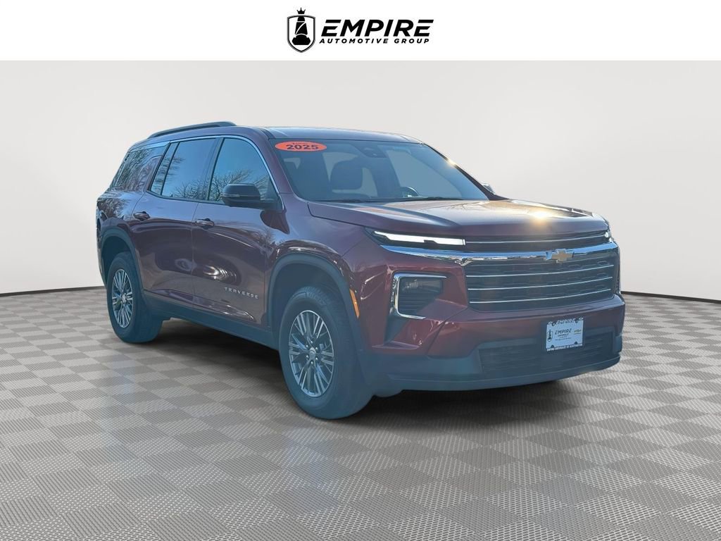 Used 2025 Chevrolet Traverse LT w/ Driver Confidence Package AWD/4WD image 1