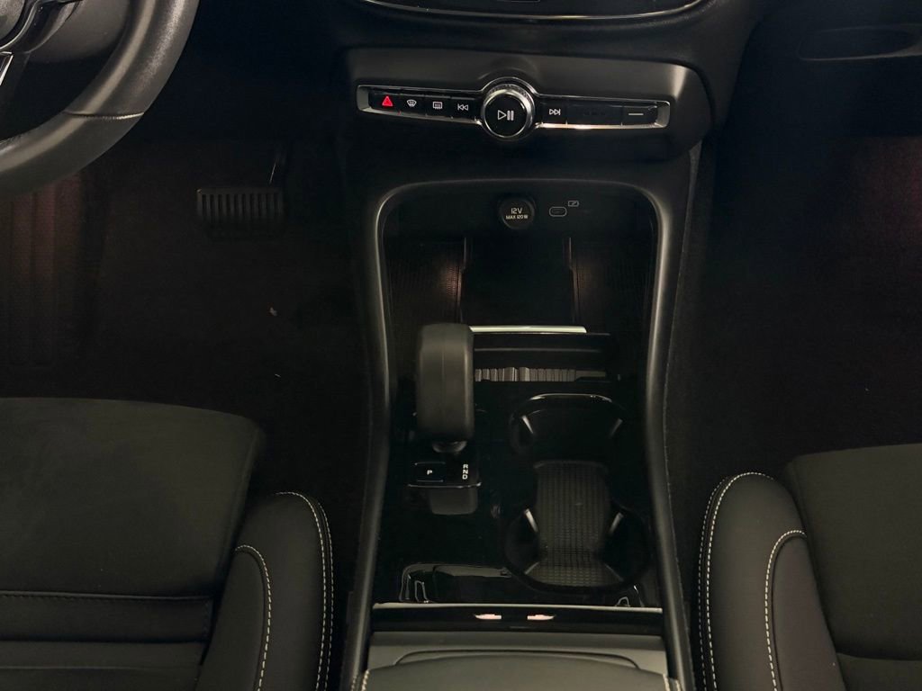 Used 2023 Volvo XC40 Recharge Ultimate w/ Protection Package Premier image 16