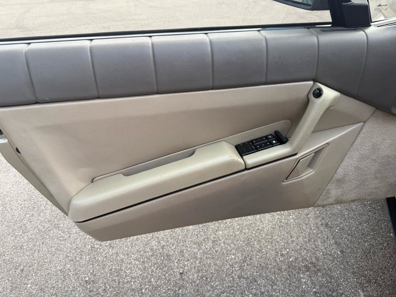 Used 1992 Cadillac Allante FWD image 9