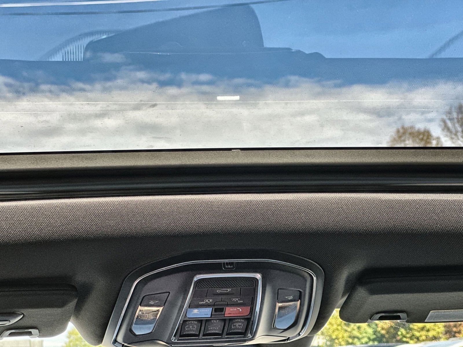 New 2025 Jeep Grand Cherokee Limited w/ Luxury Tech Group II image 24