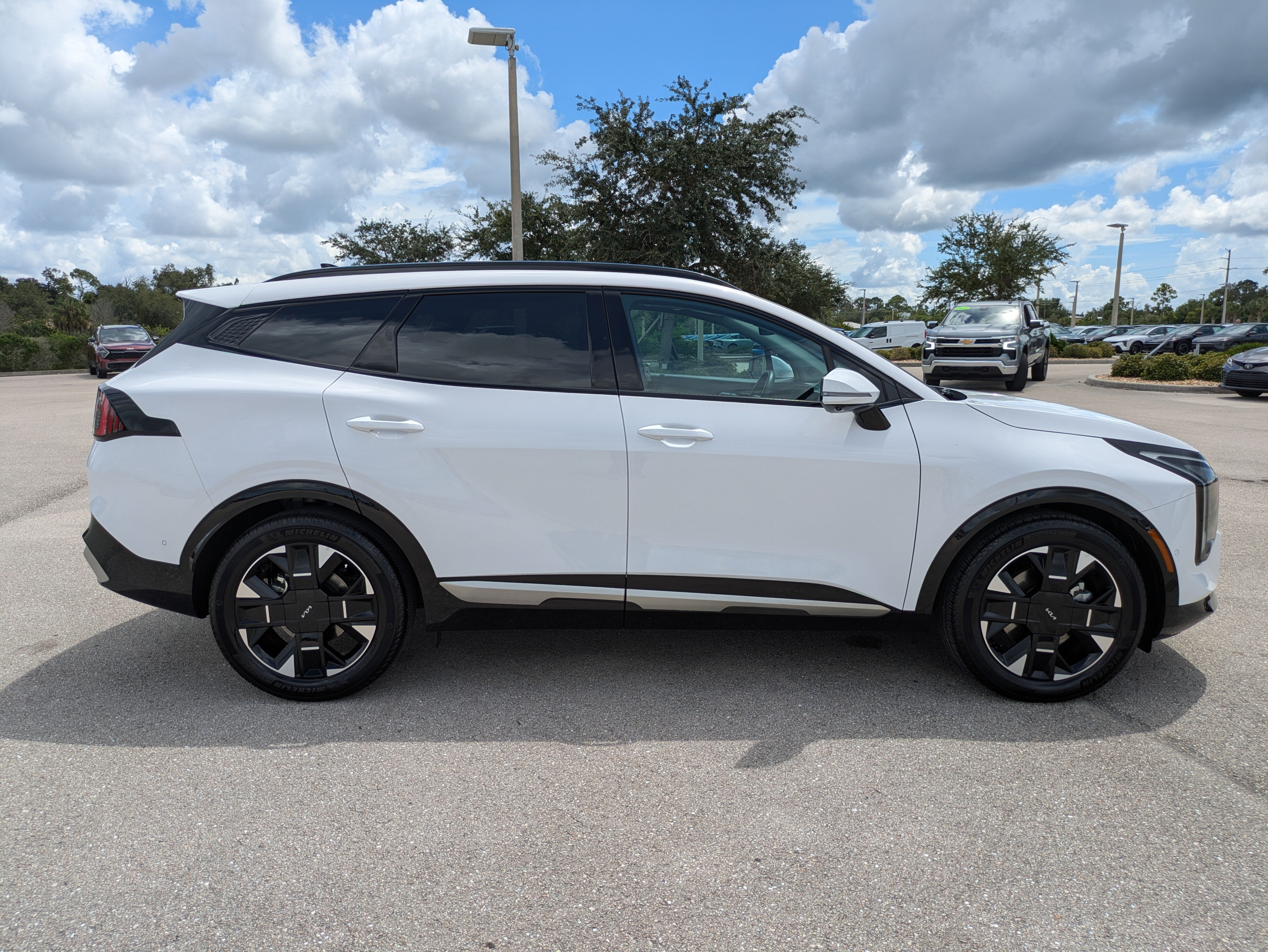 Certified 2026 Kia Sportage SX FWD image 3