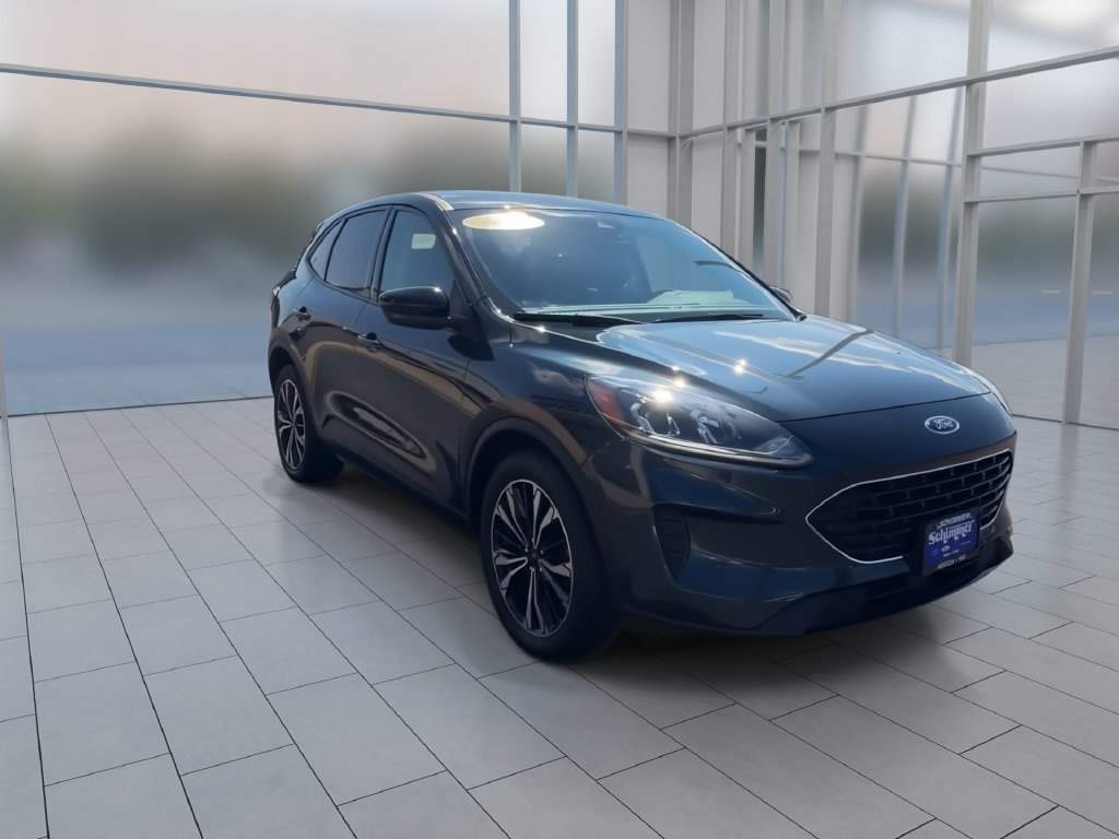 Used 2022 Ford Escape SE w/ SE Sport Appearance Package FWD image 2