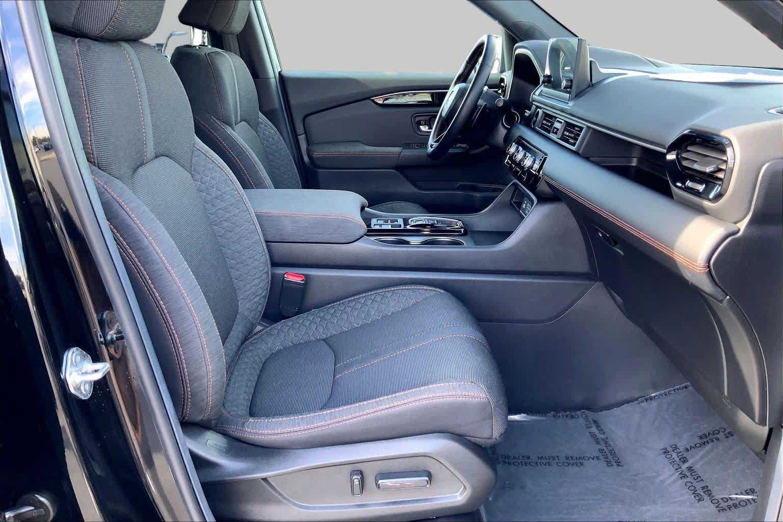 Used 2025 Honda Pilot Sport image 8