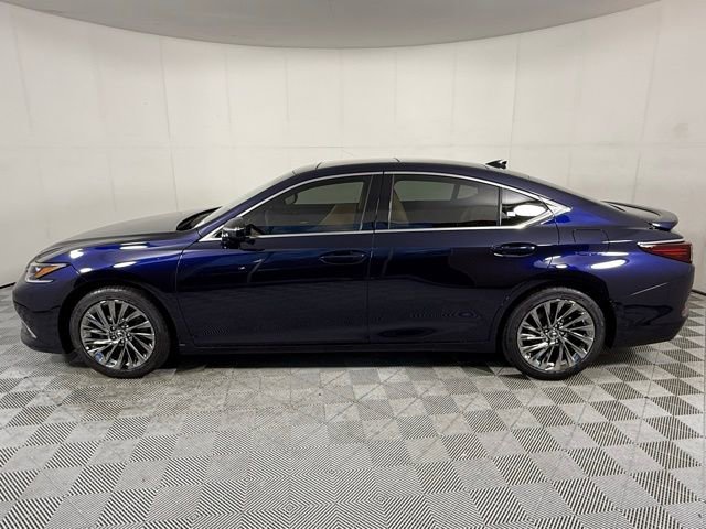 New 2025 Lexus ES 350 Ultra Luxury image 3