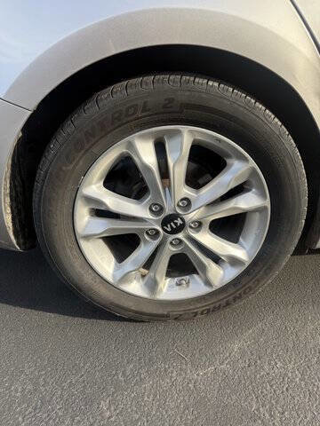 Used 2011 Kia Optima EX w/ Premium Pkg image 9