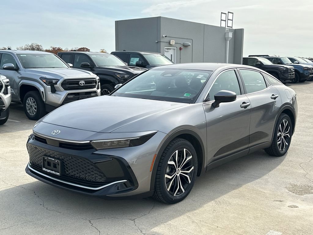 Used 2023 Toyota Crown Limited image 2