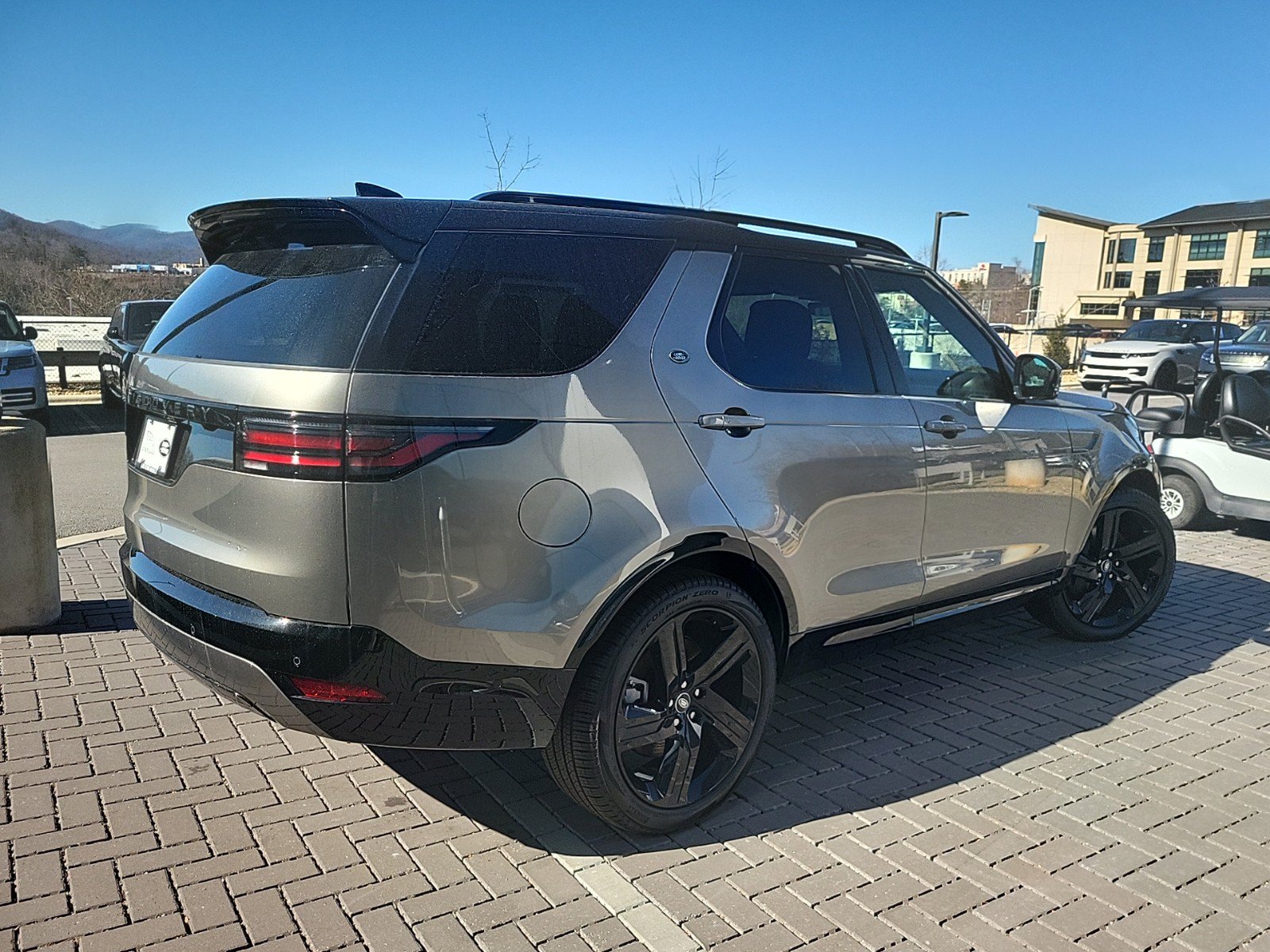 Certified 2025 Land Rover Discovery Dynamic SE AWD/4WD image 5