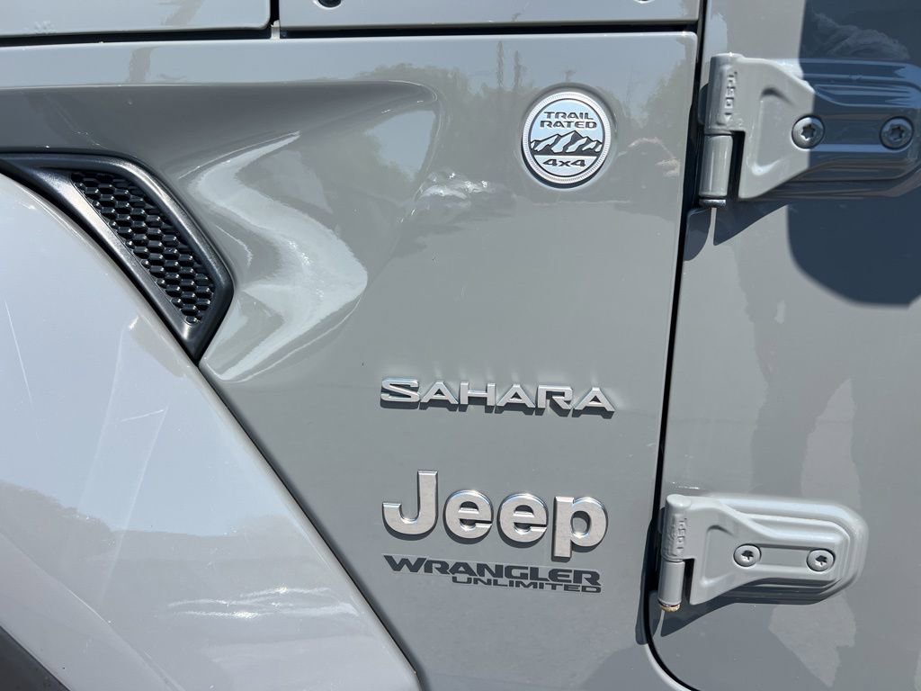Used 2021 Jeep Wrangler Unlimited Sahara w/ Uconnect 4C Nav & Sound Group AWD/4WD image 12