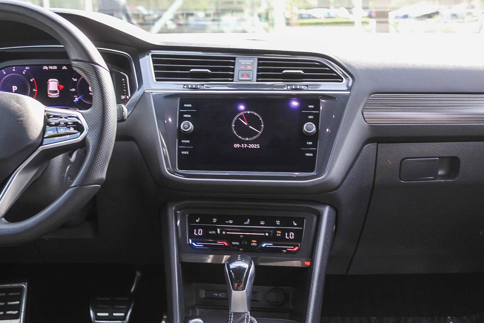 Used 2022 Volkswagen Tiguan SEL R-Line image 13