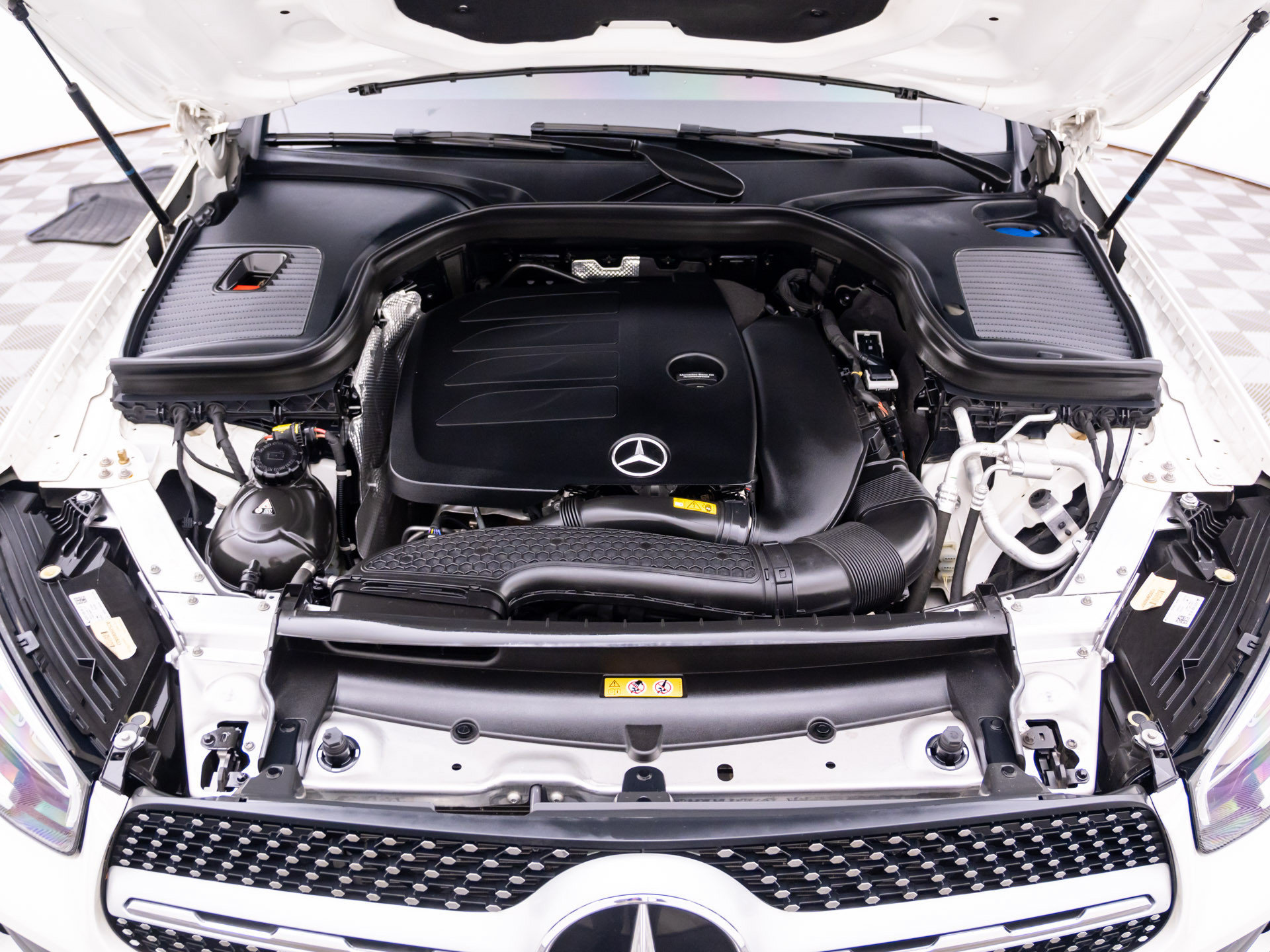 Used 2022 Mercedes-Benz GLC 300 4MATIC Coupe image 28