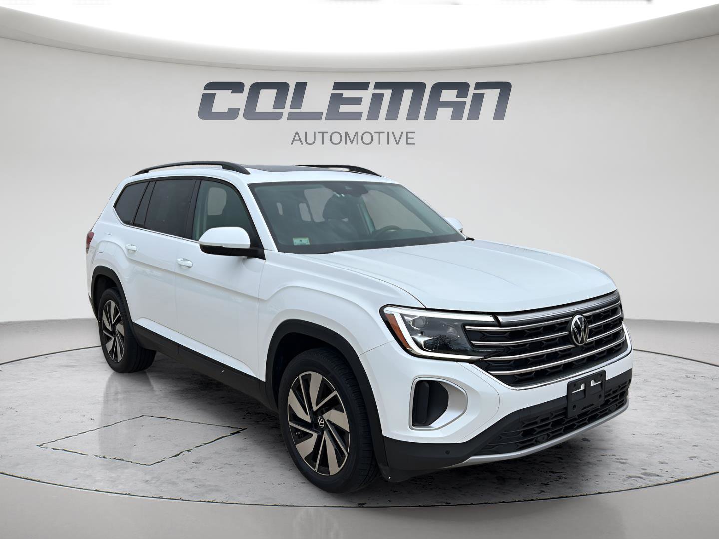 Used 2024 Volkswagen Atlas SE image 3