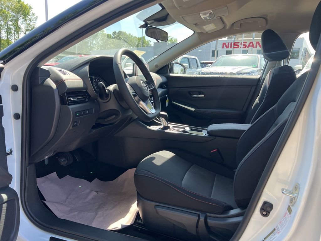 New 2025 Nissan Sentra SR w/ Midnight Edition image 13