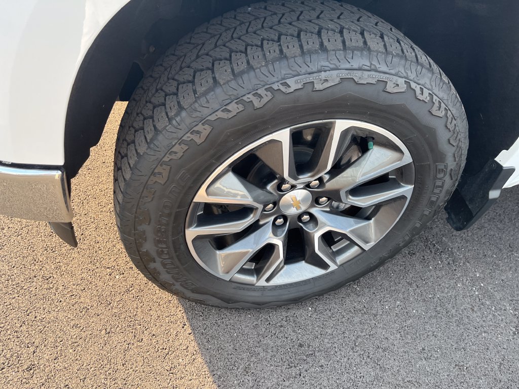 Used 2023 Chevrolet Silverado 1500 LT AWD/4WD image 9