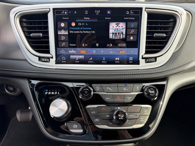 New 2027 Chrysler Pacifica Select FWD image 21
