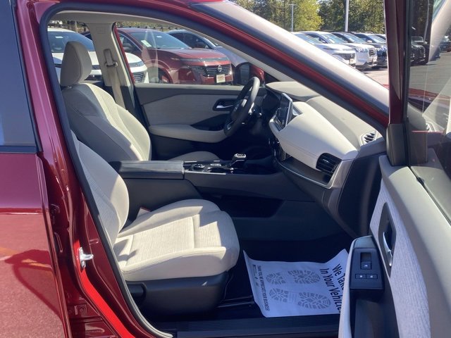 Used 2023 Nissan Rogue SV image 28