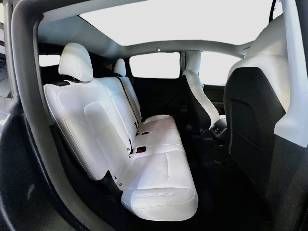 Used 2025 Tesla Model Y Long Range AWD/4WD image 24
