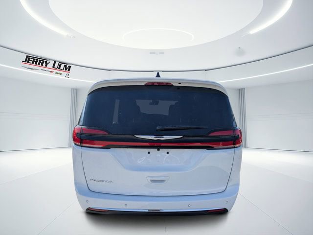 New 2026 Chrysler Pacifica Select FWD image 4