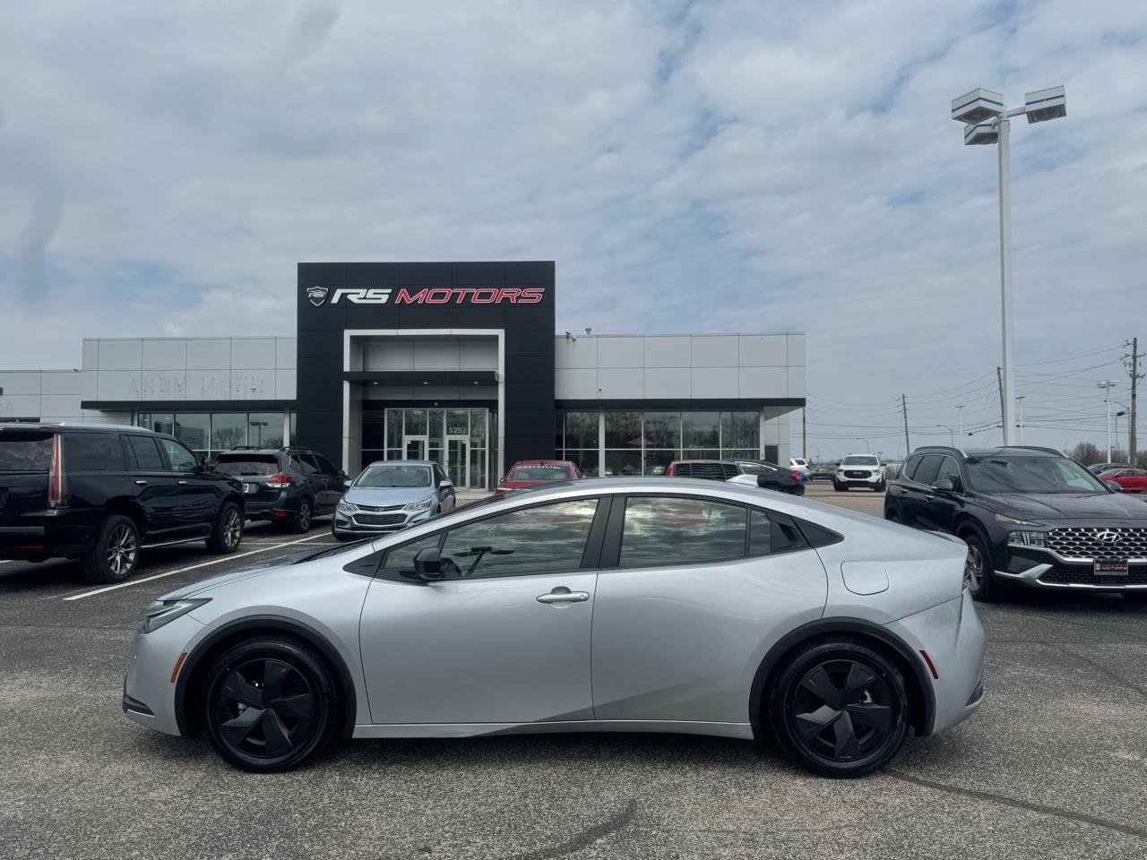 Used 2025 Toyota Prius LE image 4