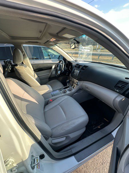 Used 2012 Toyota Highlander SE image 8