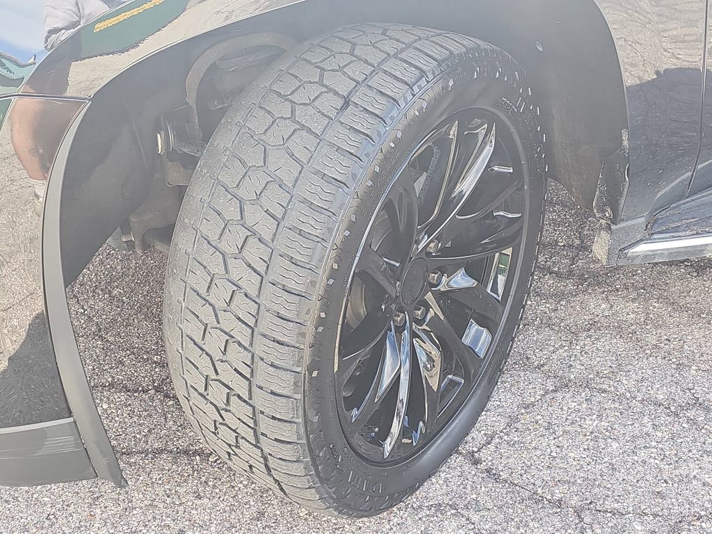Certified 2018 Cadillac Escalade Luxury AWD/4WD image 40