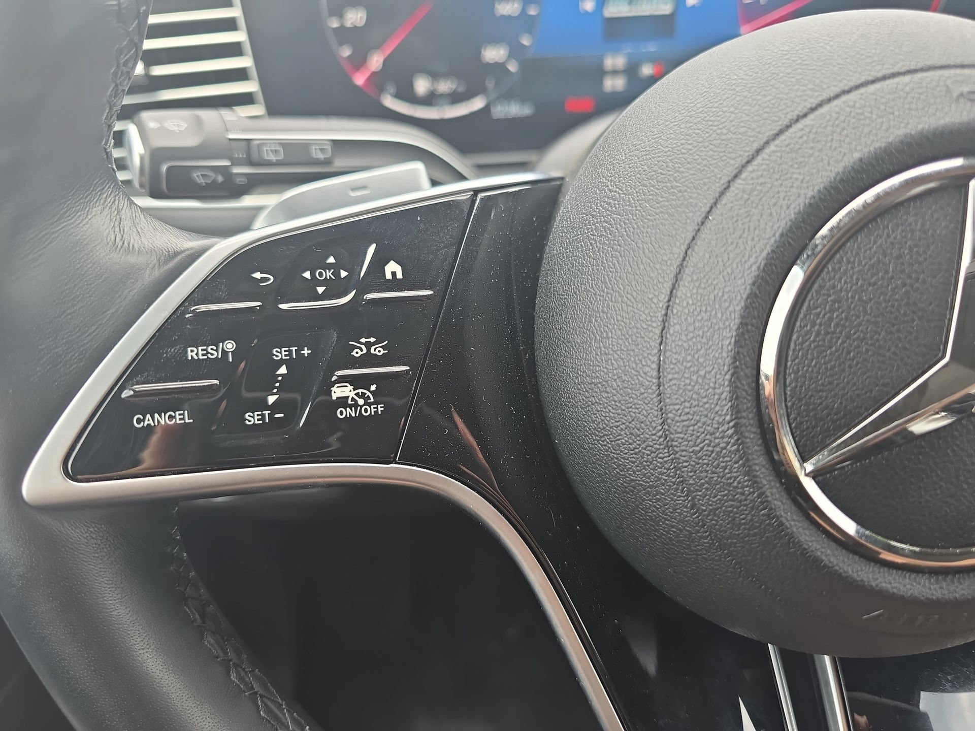 Certified 2025 Mercedes-Benz GLS 450 4MATIC image 17