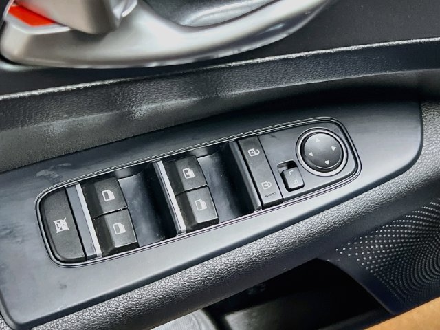 Used 2020 Kia Forte LXS FWD image 17