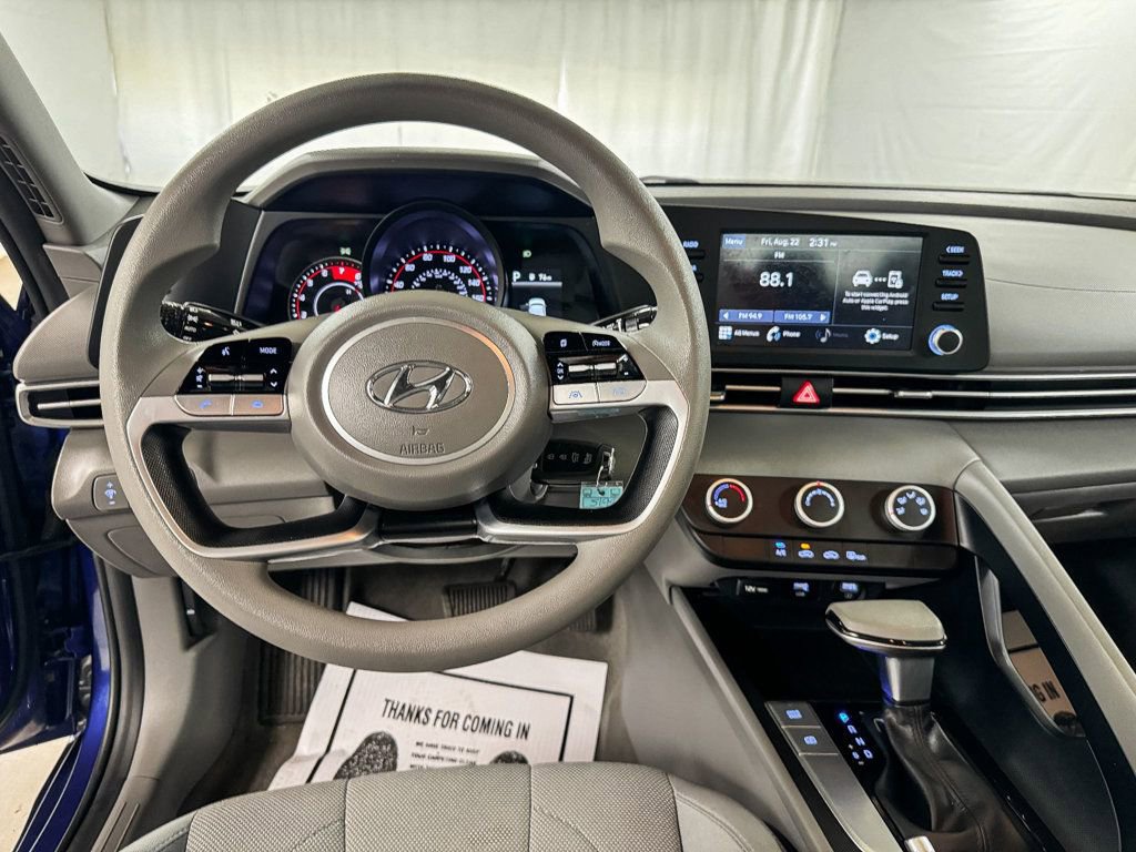 Used 2021 Hyundai Elantra SE FWD image 13
