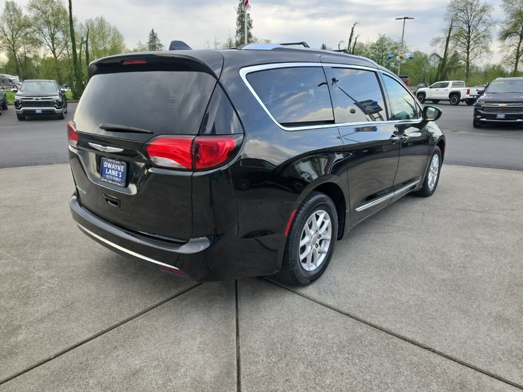 Used 2020 Chrysler Pacifica Touring-L FWD image 6