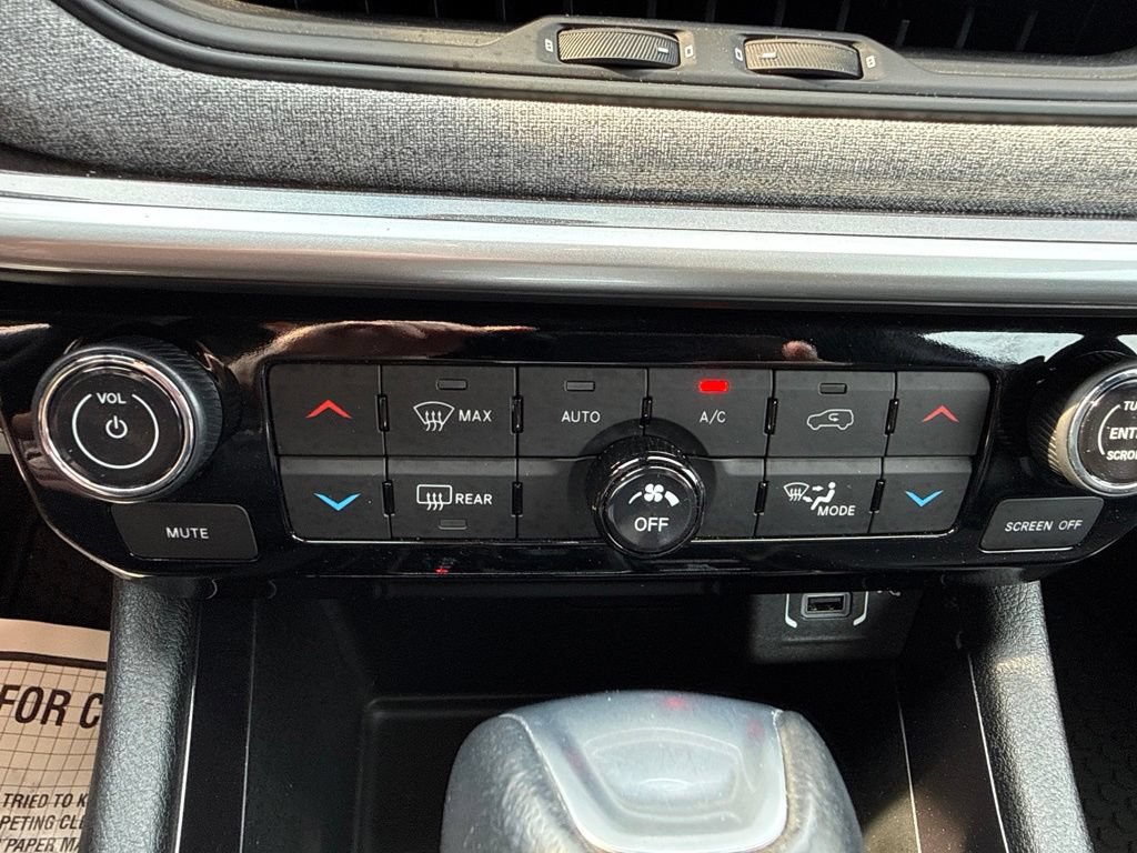 Used 2023 Jeep Compass Latitude w/ Convenience Group AWD/4WD image 31
